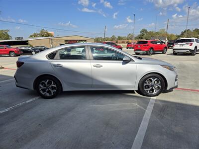 2021 Kia Forte LXS   - Photo 5 - Paris, TX 75460