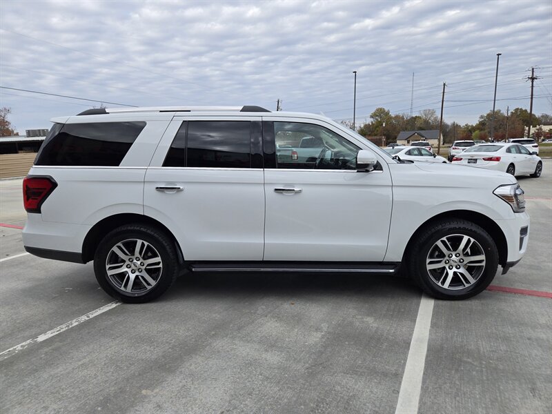 2022 Ford Expedition Limited photo 5