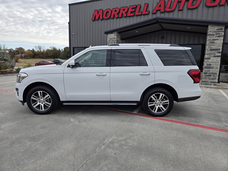 2022 Ford Expedition Limited photo 2