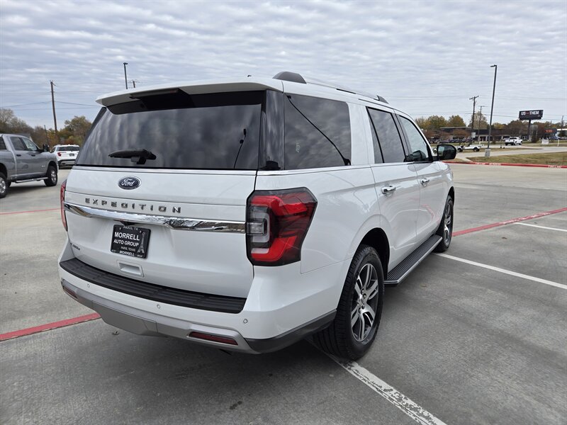 2022 Ford Expedition Limited photo 4