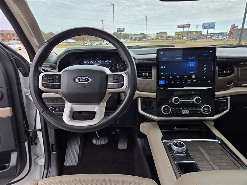 2022 Ford Expedition Limited photo 9