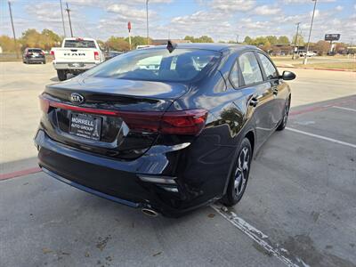 2021 Kia Forte LXS   - Photo 4 - Paris, TX 75460