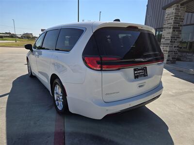 2023 Chrysler Pacifica Touring L - Photo 3 - Paris, TX 75460