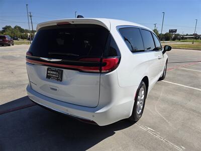 2023 Chrysler Pacifica Touring L - Photo 4 - Paris, TX 75460