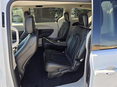 2023 Chrysler Pacifica Touring L - Photo 13 - Paris, TX 75460