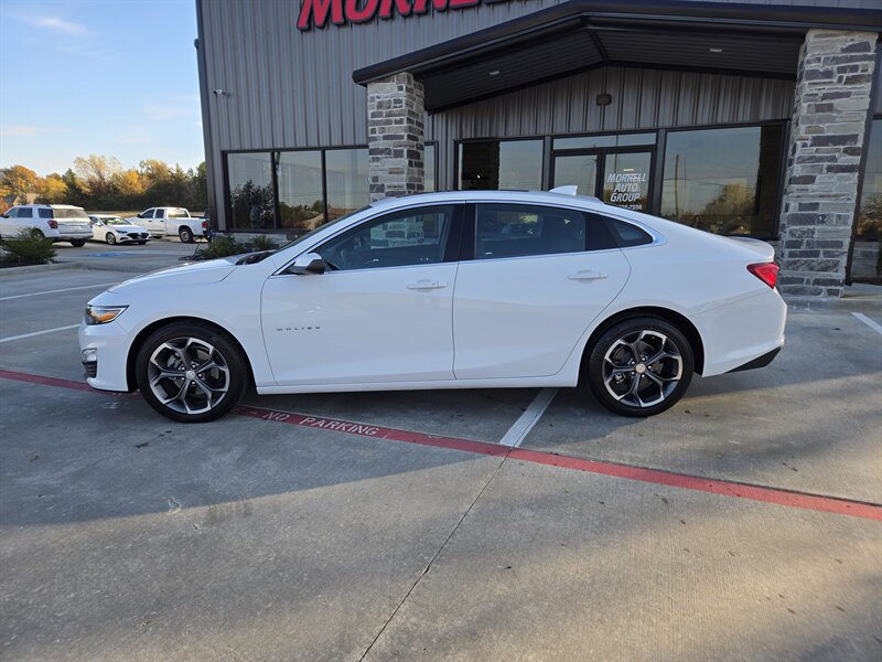 2024 Chevrolet Malibu 1LT photo 2