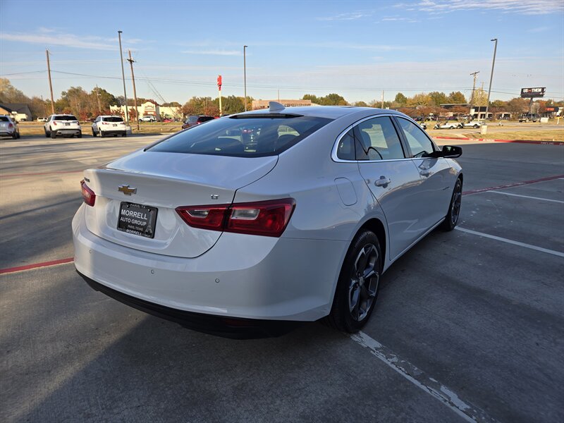 2024 Chevrolet Malibu 1LT photo 4