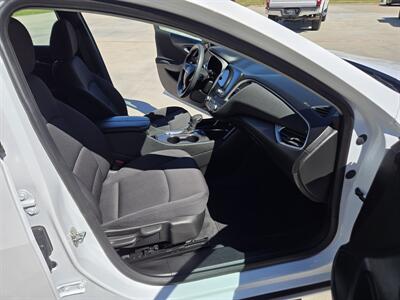 2024 Chevrolet Malibu LT   - Photo 13 - Paris, TX 75460