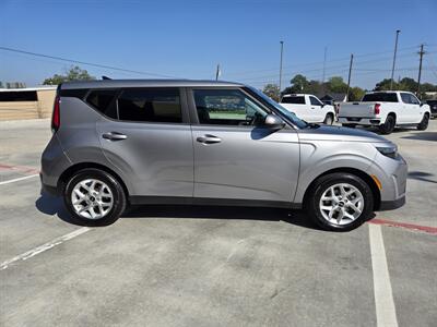 2023 Kia Soul LX   - Photo 5 - Paris, TX 75460