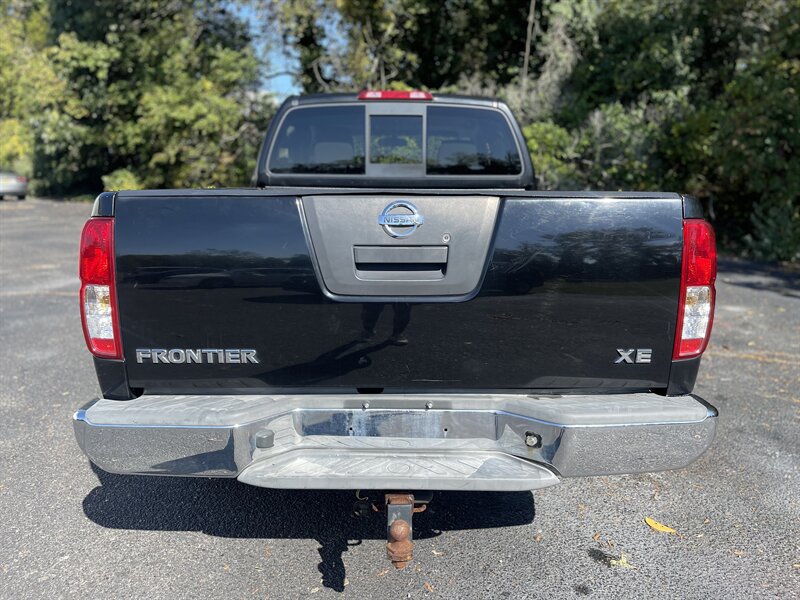 2007 Nissan Frontier XE photo 2