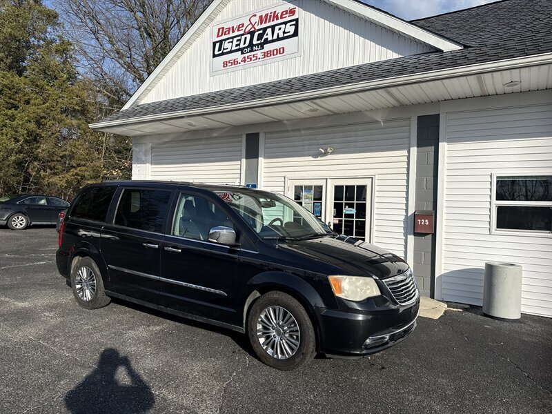 2014 Chrysler Town & Country Touring-L