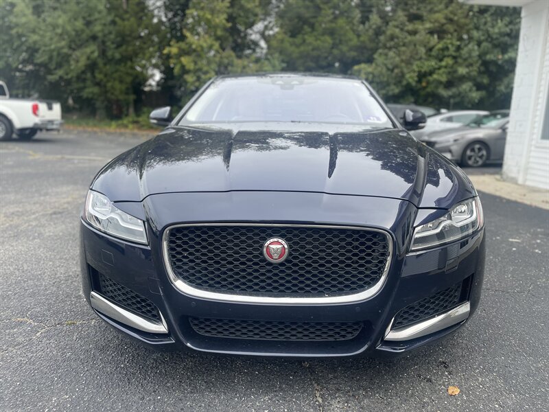2016 Jaguar XF 35t Premium photo 3