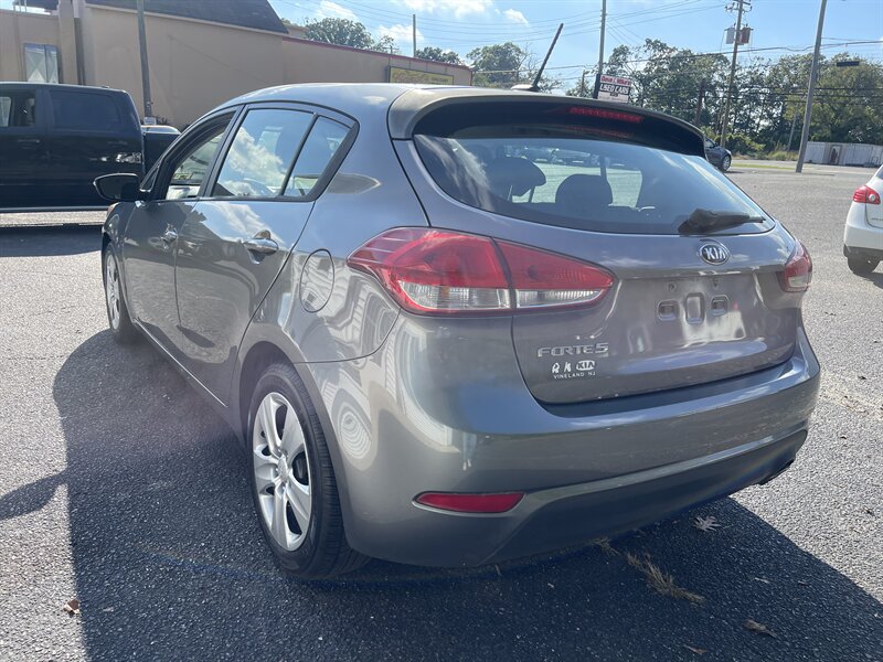 2016 Kia Forte LX photo 6