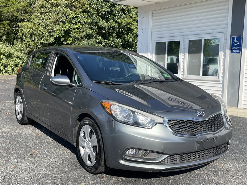 2016 Kia Forte LX photo 2