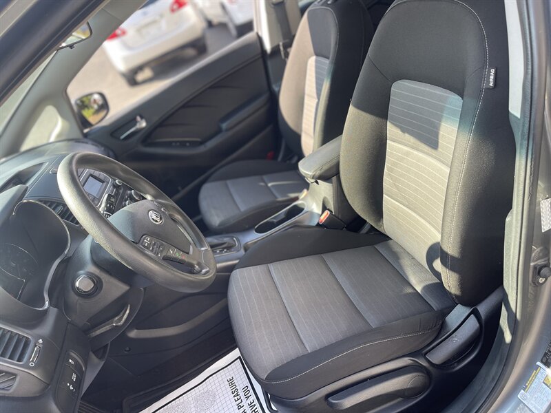 2016 Kia Forte LX photo 14
