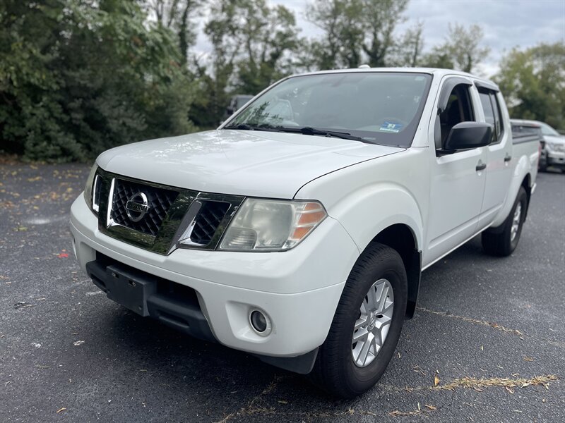 2014 Nissan Frontier SV photo 3