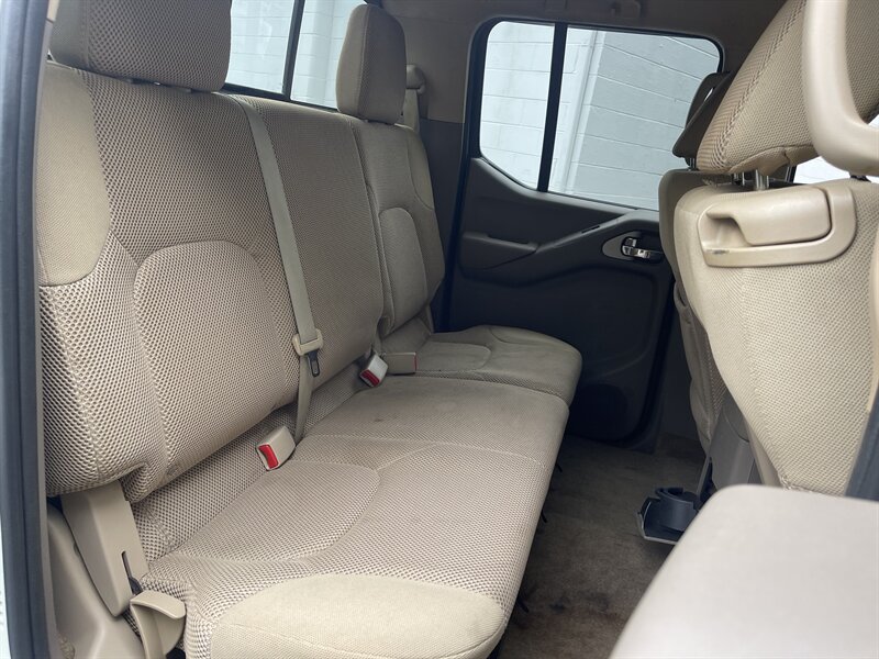 2014 Nissan Frontier SV photo 12