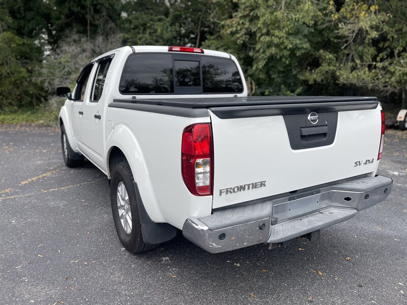 2014 Nissan Frontier SV photo 5