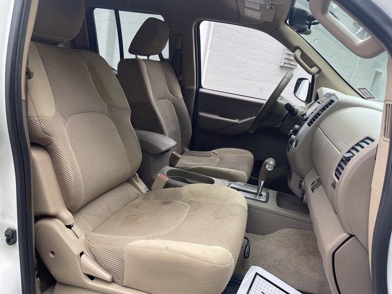 2014 Nissan Frontier SV photo 13