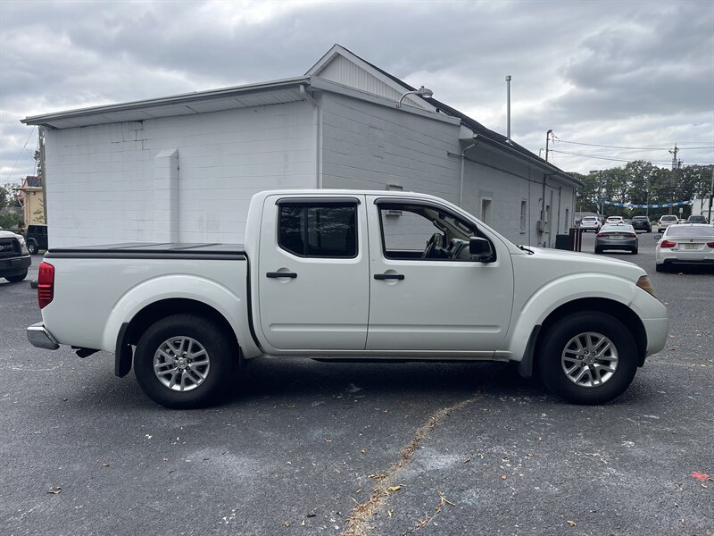 2014 Nissan Frontier SV photo 8