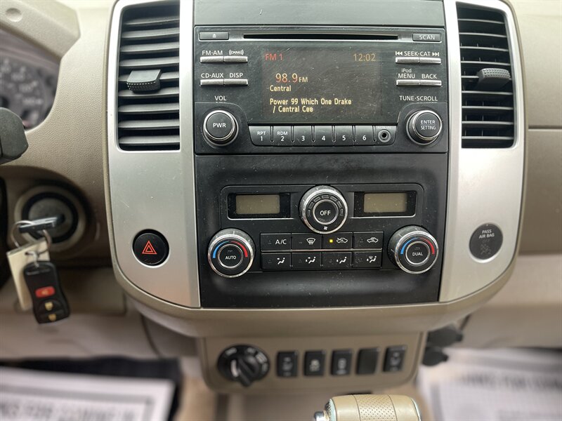 2014 Nissan Frontier SV photo 14