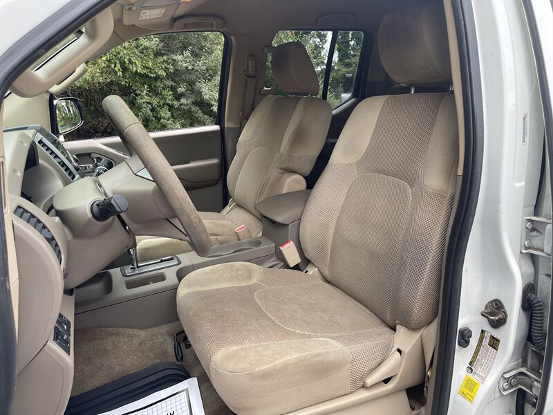 2014 Nissan Frontier SV photo 9