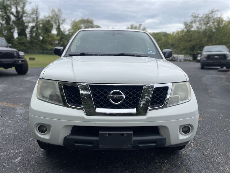 2014 Nissan Frontier SV photo 2