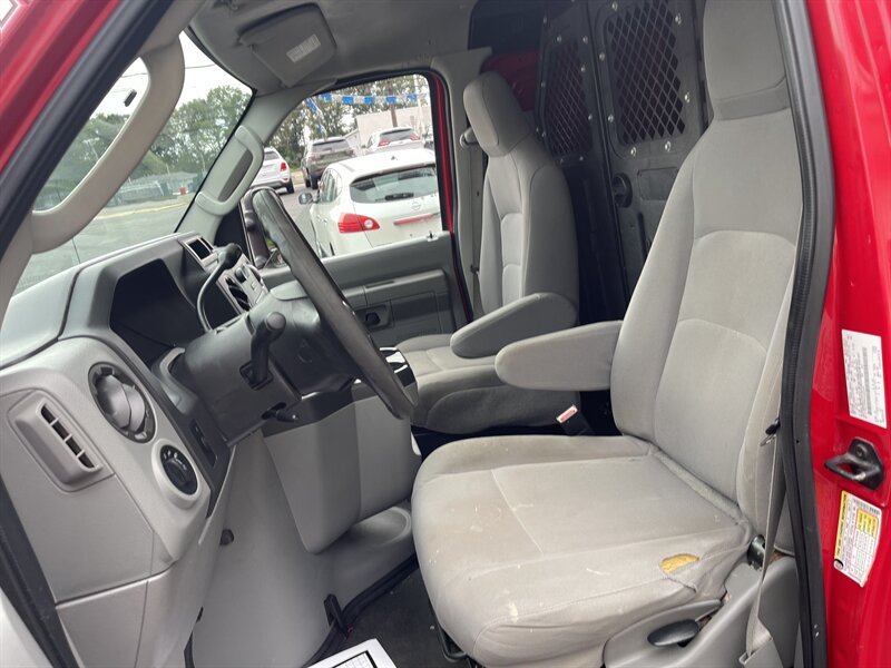 2012 Ford E-150 photo 10