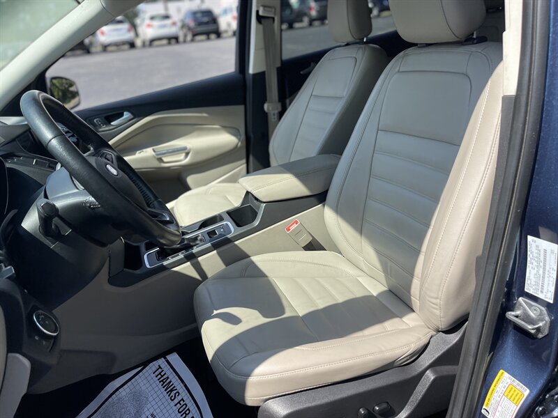 2018 Ford Escape SEL photo 9