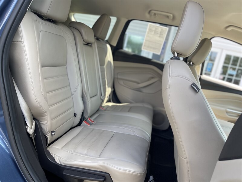 2018 Ford Escape SEL photo 12