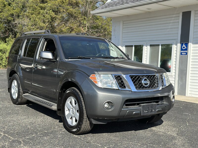 2008 Nissan Pathfinder SE  