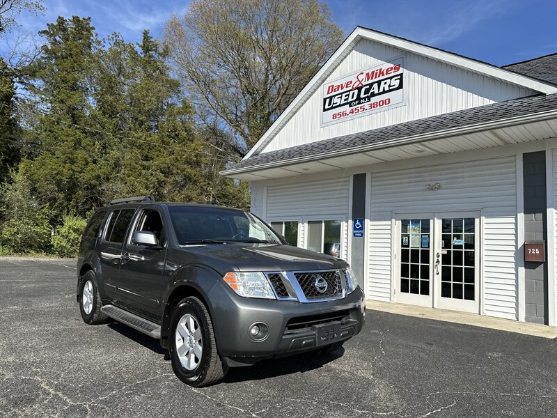 2008 Nissan Pathfinder SE  