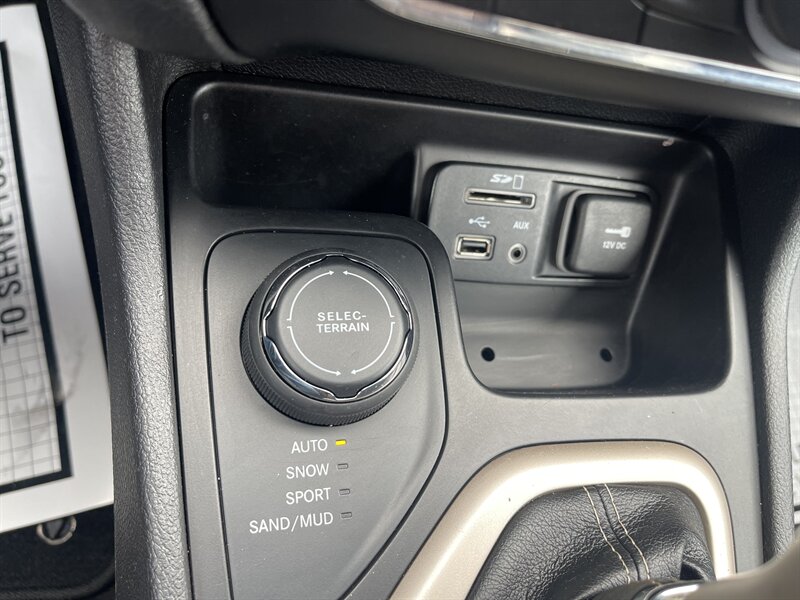 2017 Jeep Cherokee Limited photo 15