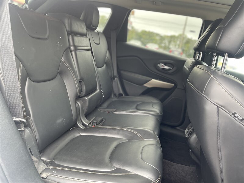 2017 Jeep Cherokee Limited photo 11
