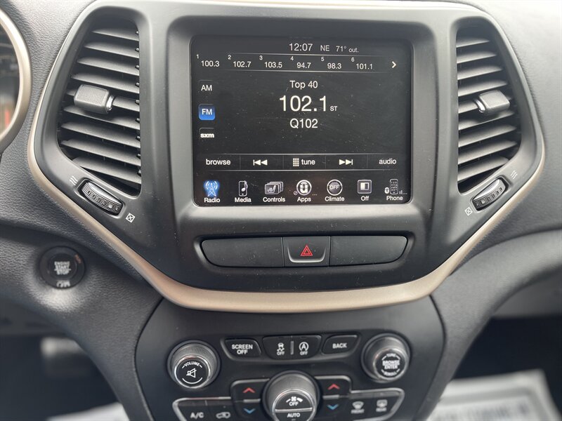2017 Jeep Cherokee Limited photo 14