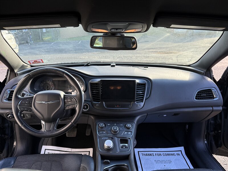 2015 Chrysler 200 S photo 13
