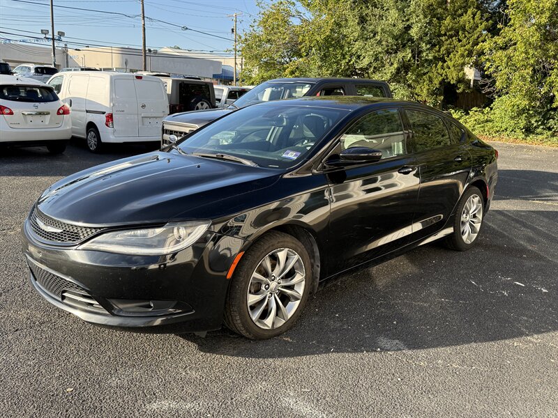 2015 Chrysler 200 S photo 2