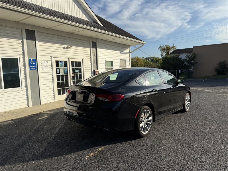 2015 Chrysler 200 S photo 6