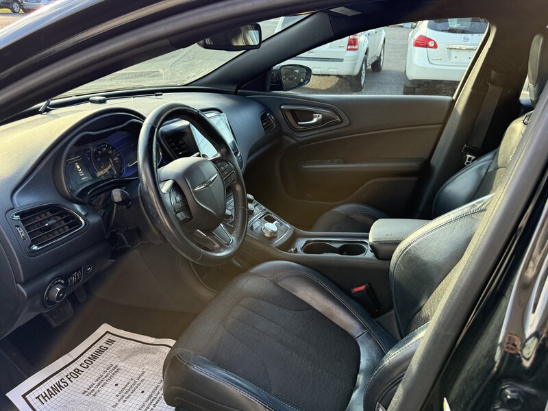2015 Chrysler 200 S photo 8