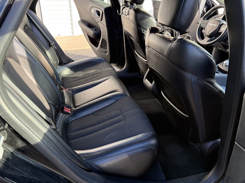 2015 Chrysler 200 S photo 11