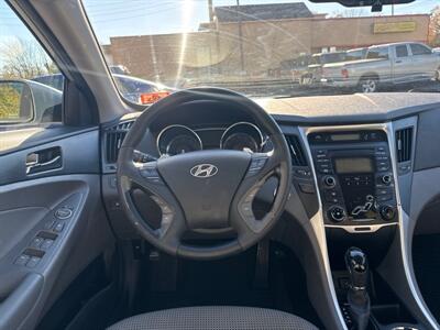 2012 Hyundai SONATA SE   - Photo 16 - Bridgeton, NJ 08302