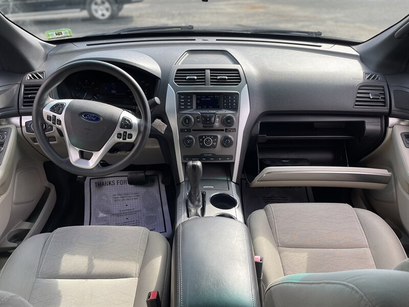 2012 Ford Explorer Base photo 18