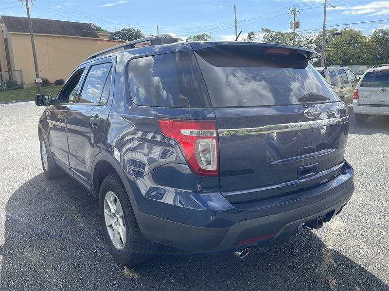 2012 Ford Explorer Base photo 6