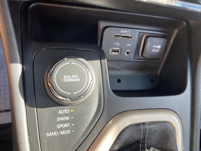 2014 Jeep Cherokee Limited photo 14