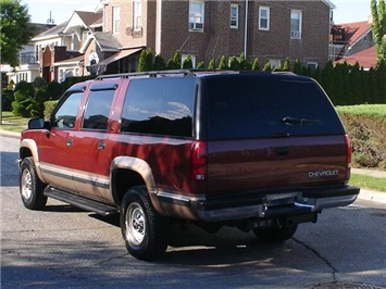 1998 Chevrolet Suburban C1500   - Photo 1 - Canoga Park, CA 91303