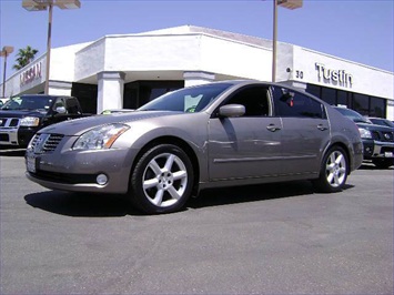 2004 Nissan Maxima 3.5 SE   - Photo 1 - Canoga Park, CA 91303