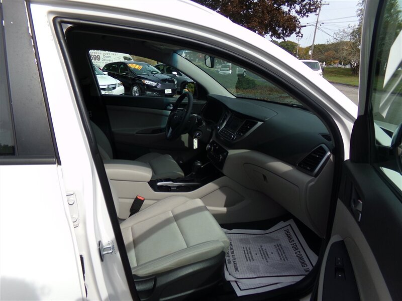 2016 Hyundai TUCSON 2.0L Premium - Photo 13 - Groton, CT 06340