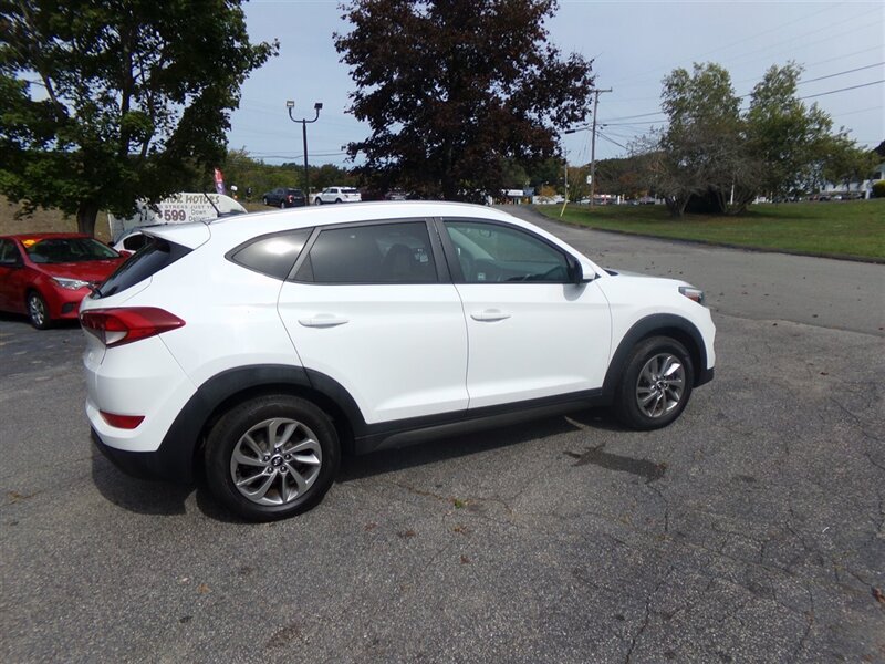 2016 Hyundai TUCSON 2.0L Premium - Photo 8 - Groton, CT 06340