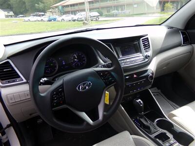 2016 Hyundai TUCSON 2.0L Premium - Photo 9 - Groton, CT 06340