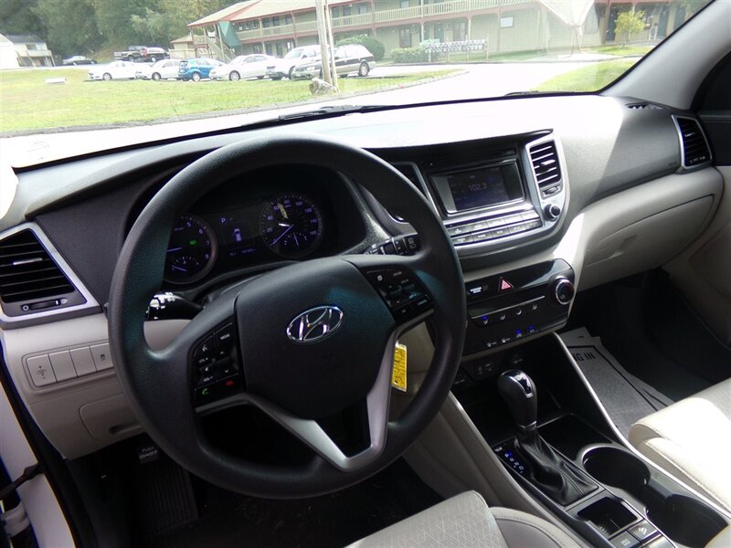 2016 Hyundai TUCSON 2.0L Premium - Photo 9 - Groton, CT 06340